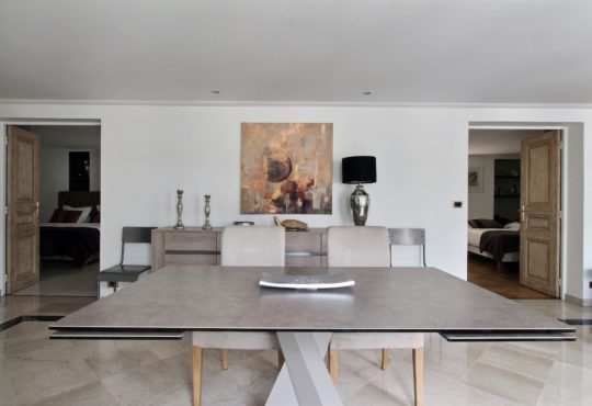 Large 2-bedroom apartment in Madeleine