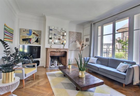 Furnished apartment Very large 3-bedroom close to Invalides