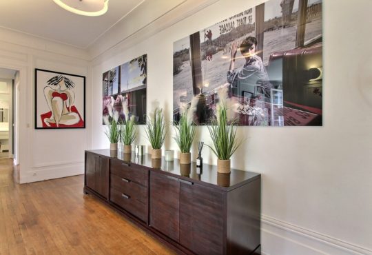 Very large 3-bedroom close to Invalides