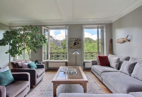 Furnished apartment Spacious 2-bedroom on boulevard Saint-Germain