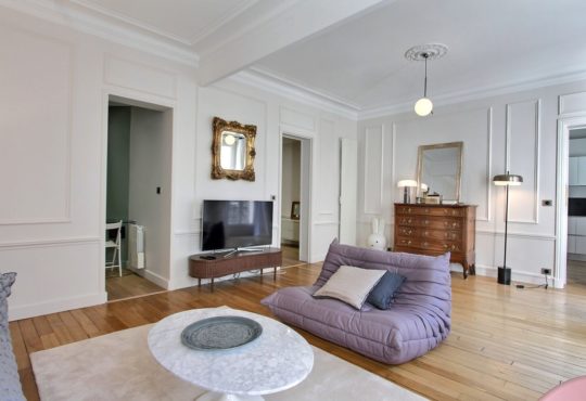 Large 3-bedroom close to the Eiffel Tower