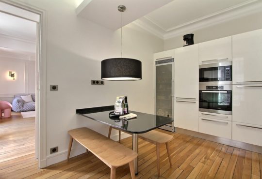 Large 3-bedroom close to the Eiffel Tower