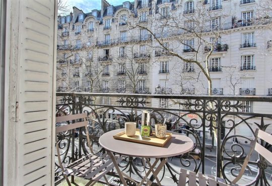 Large 3-bedroom close to the Eiffel Tower