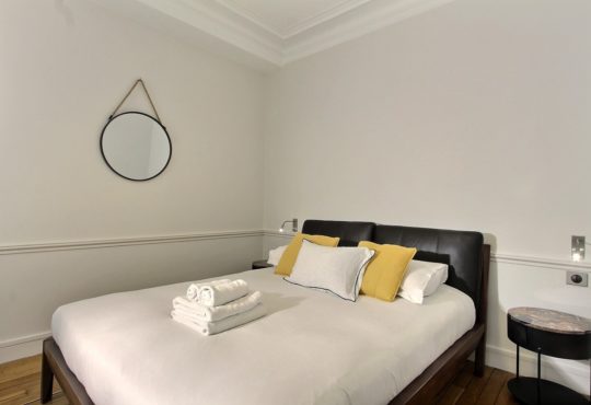 Large 3-bedroom close to the Eiffel Tower