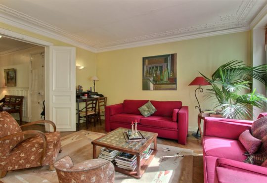 Haussmannian 2-bedroom in Saint-Germain-des-Prés