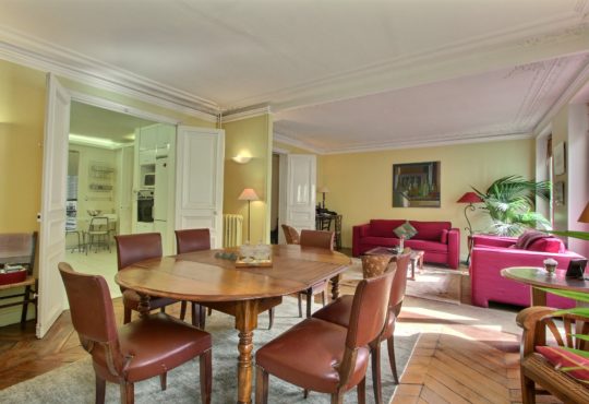 Haussmannian 2-bedroom in Saint-Germain-des-Prés