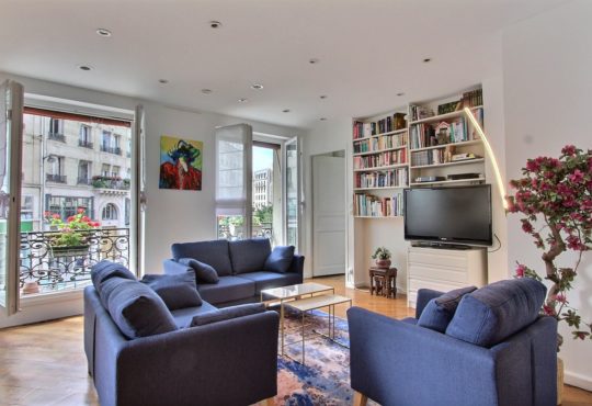 3-bedroom apartment near the Louvre