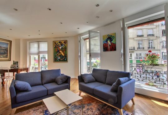 3-bedroom apartment near the Louvre