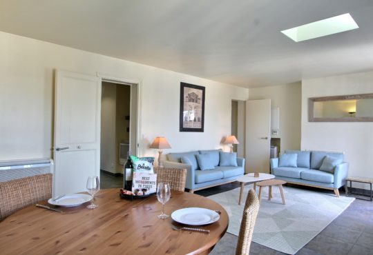 Spacioux and sunny 1 bedroom apartment with AC and balconies