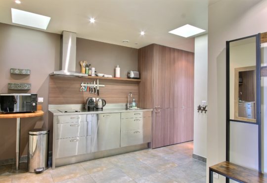 Spacioux and sunny 1 bedroom apartment with AC and balconies