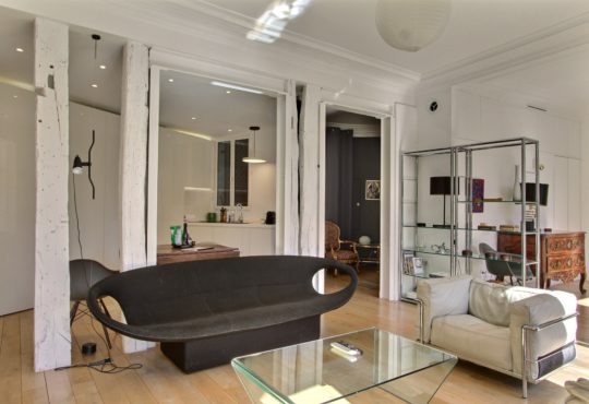 Bright apartment with view on the Odéon Theater