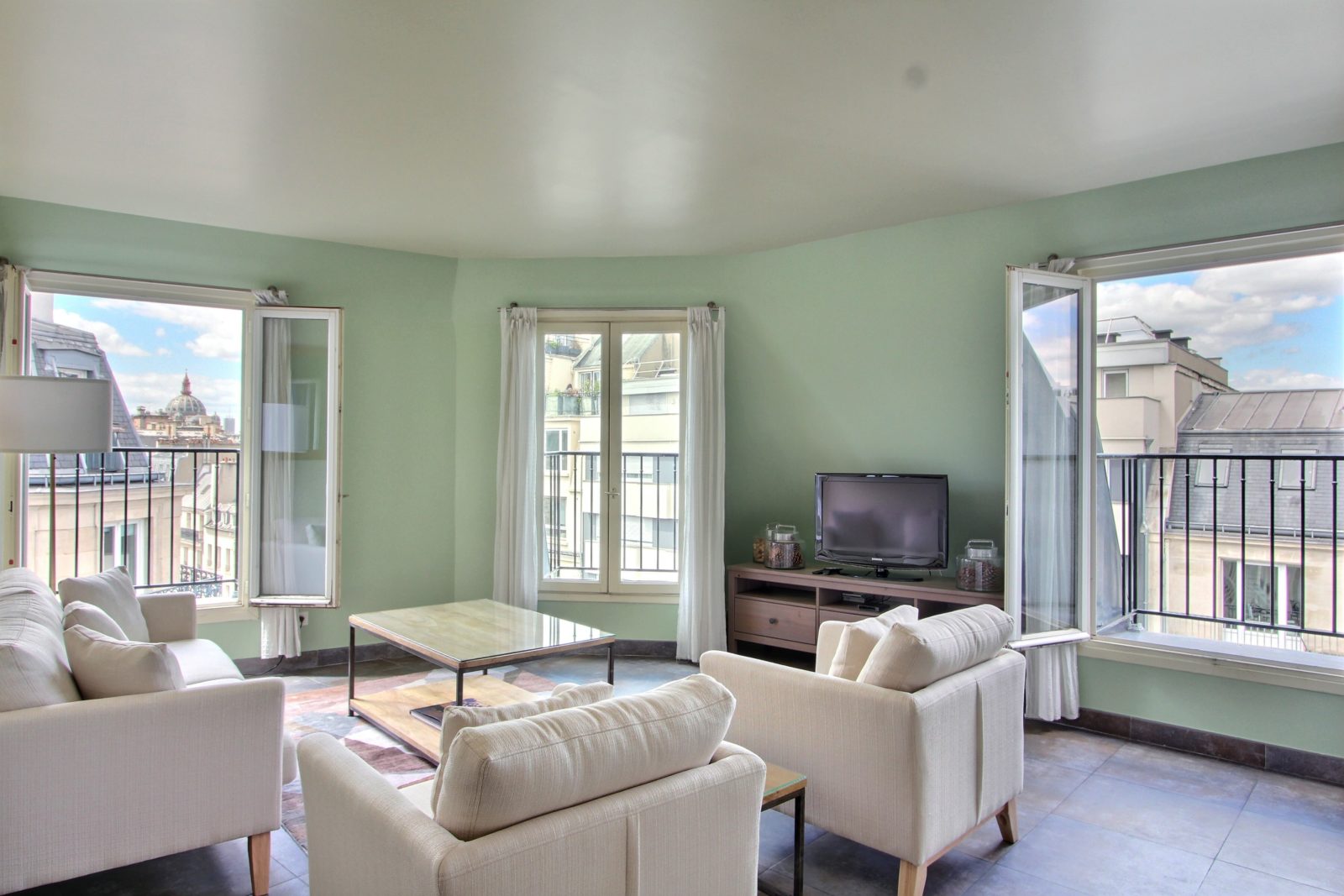 Bright 2-bedroom near Saint-Lazare and Opera