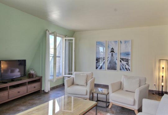 Bright 2-bedroom near Saint-Lazare and Opera