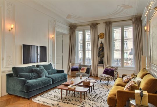 Furnished apartment Traditional Parisian apartment, 2 bedrooms and 2 bathrooms, between the Panthéon and the Luxembourg Garden
