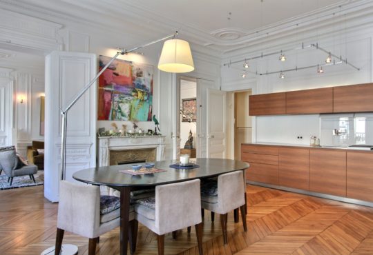 Traditional Parisian apartment, 2 bedrooms and 2 bathrooms, between the Panthéon and the Luxembourg Garden