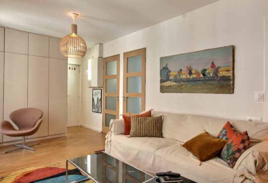 Quiet 1 bedroom apartment with A/C near the Invalides